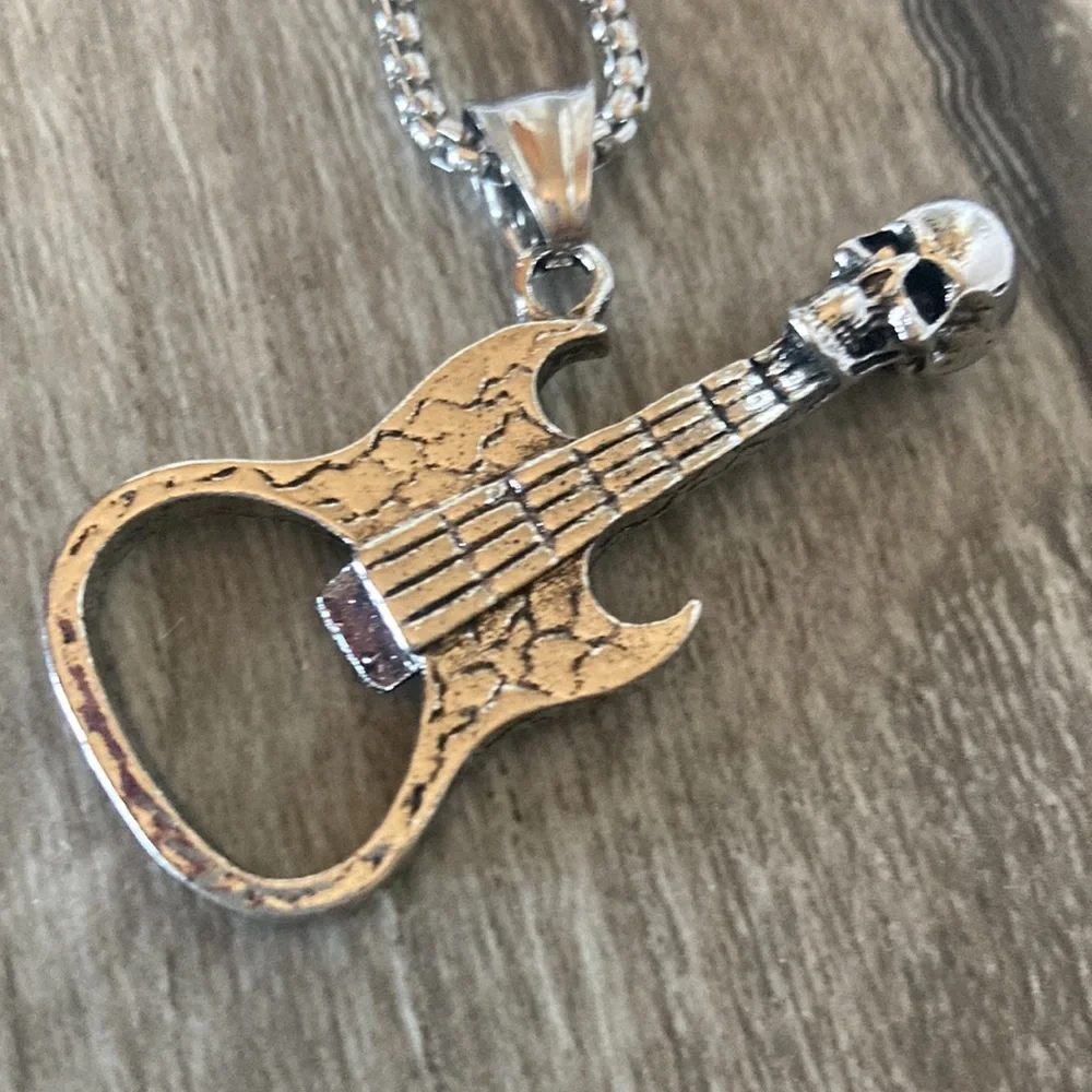 Skull Guitar Necklace with lid opener - Picture 2 of 8